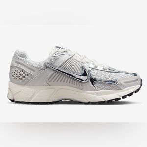 Nike Vomero 5 Photon Dust Metallic Silver, W’s 8.5, UNWORN, BRAND NEW
